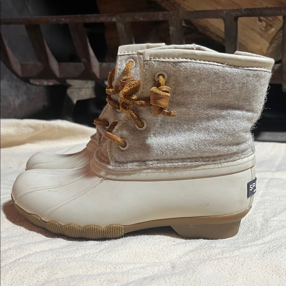 Sperry Kids White and Tan Boots - Picture 4 of 8